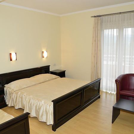 Hotel Venezia Imotski Bagian luar foto
